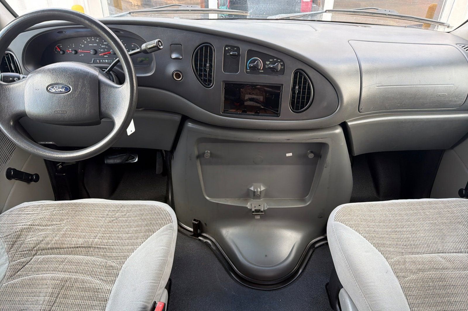 2004 Ford Econoline Cargo Van VAN E-150