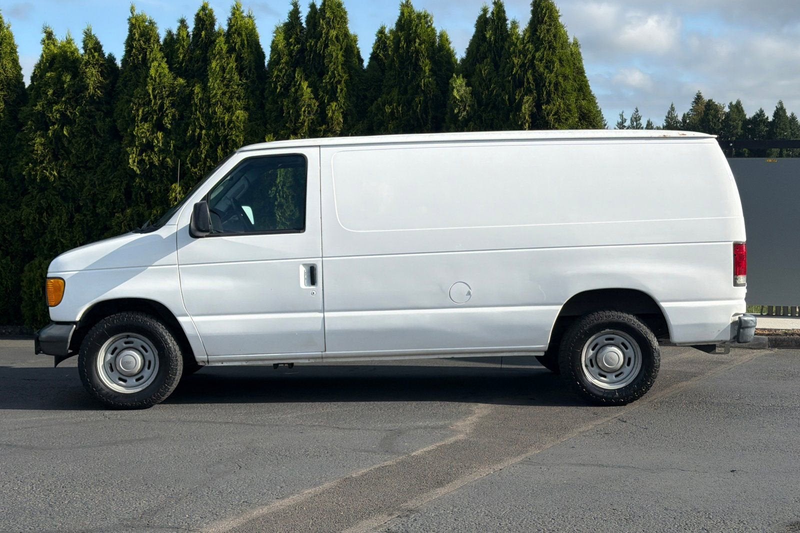 2004 Ford Econoline Cargo Van VAN E-150