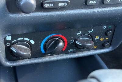2004 Chevrolet Cavalier Base