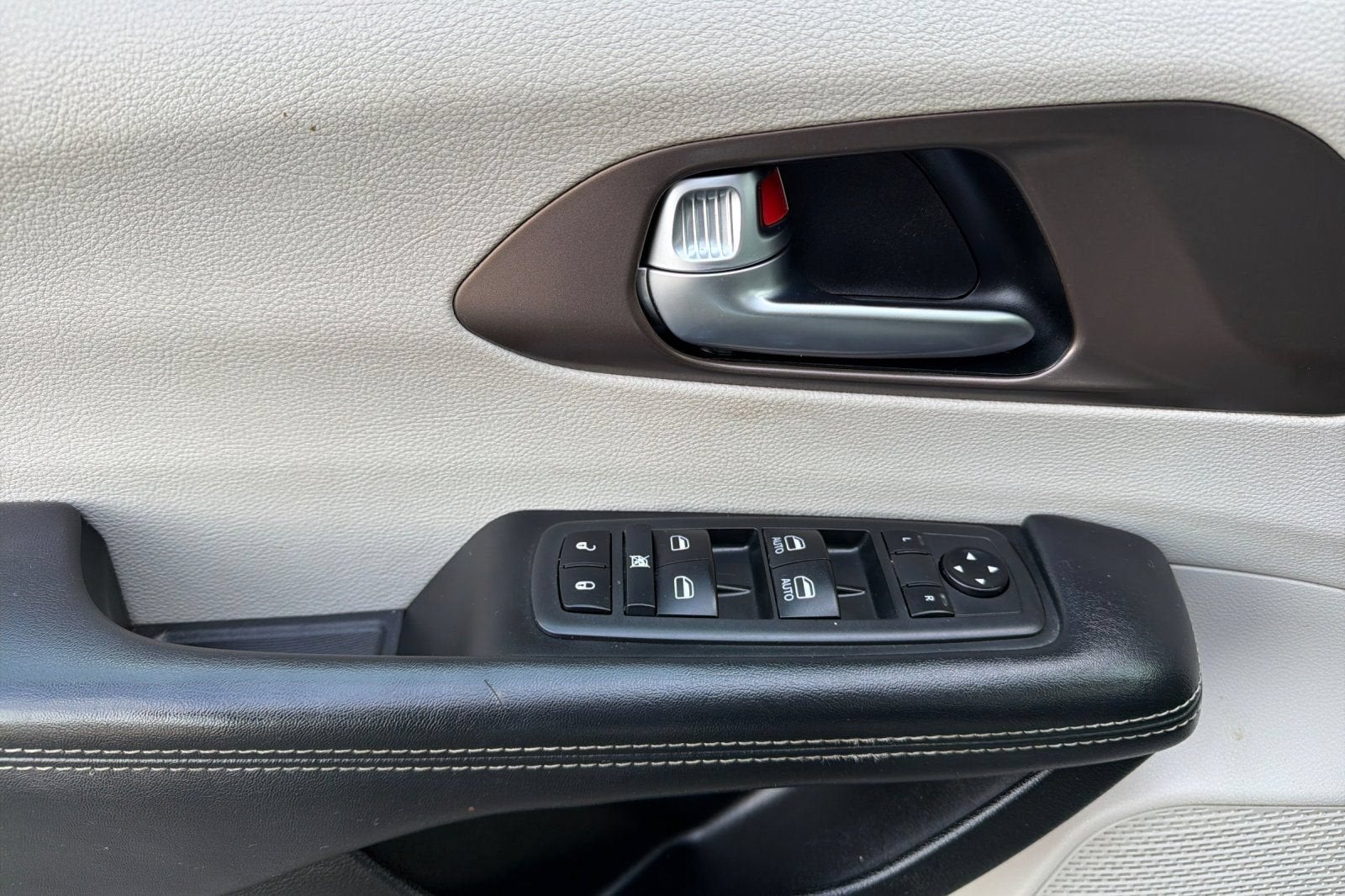2020 Chrysler Voyager LXI