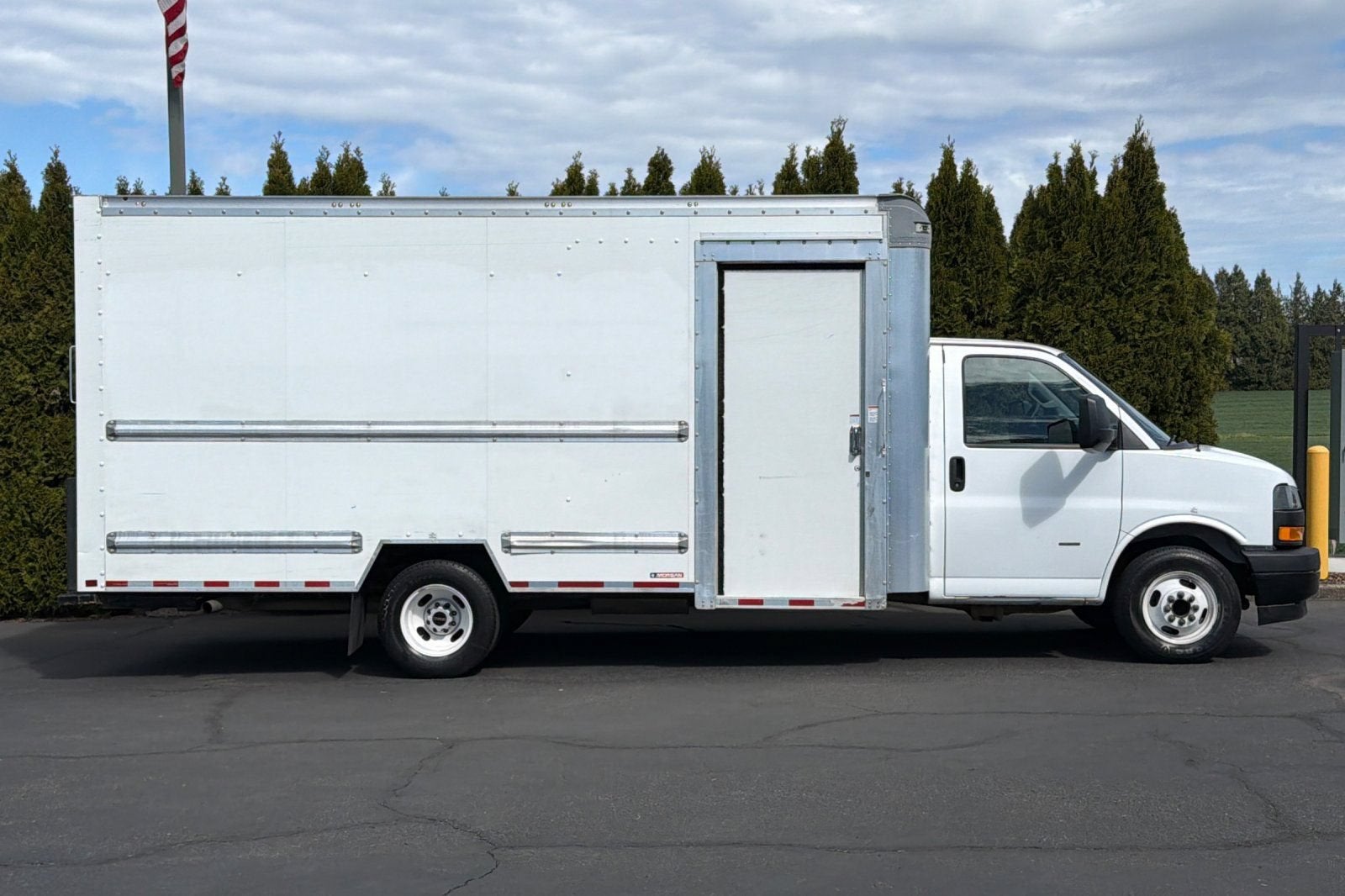 2022 GMC Savana Cutaway 3500 Gas