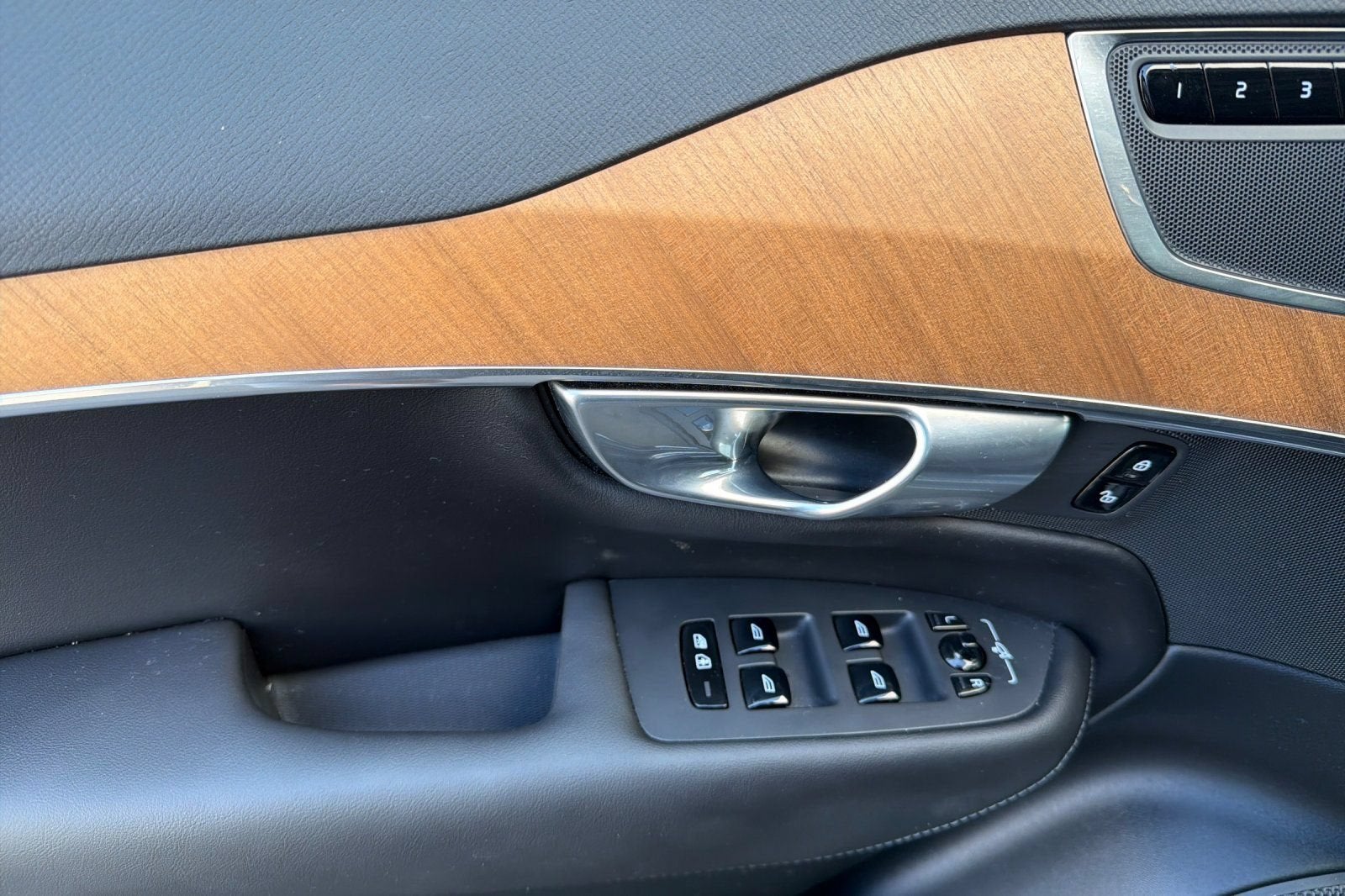 2024 Volvo XC90 Plus Bright Theme