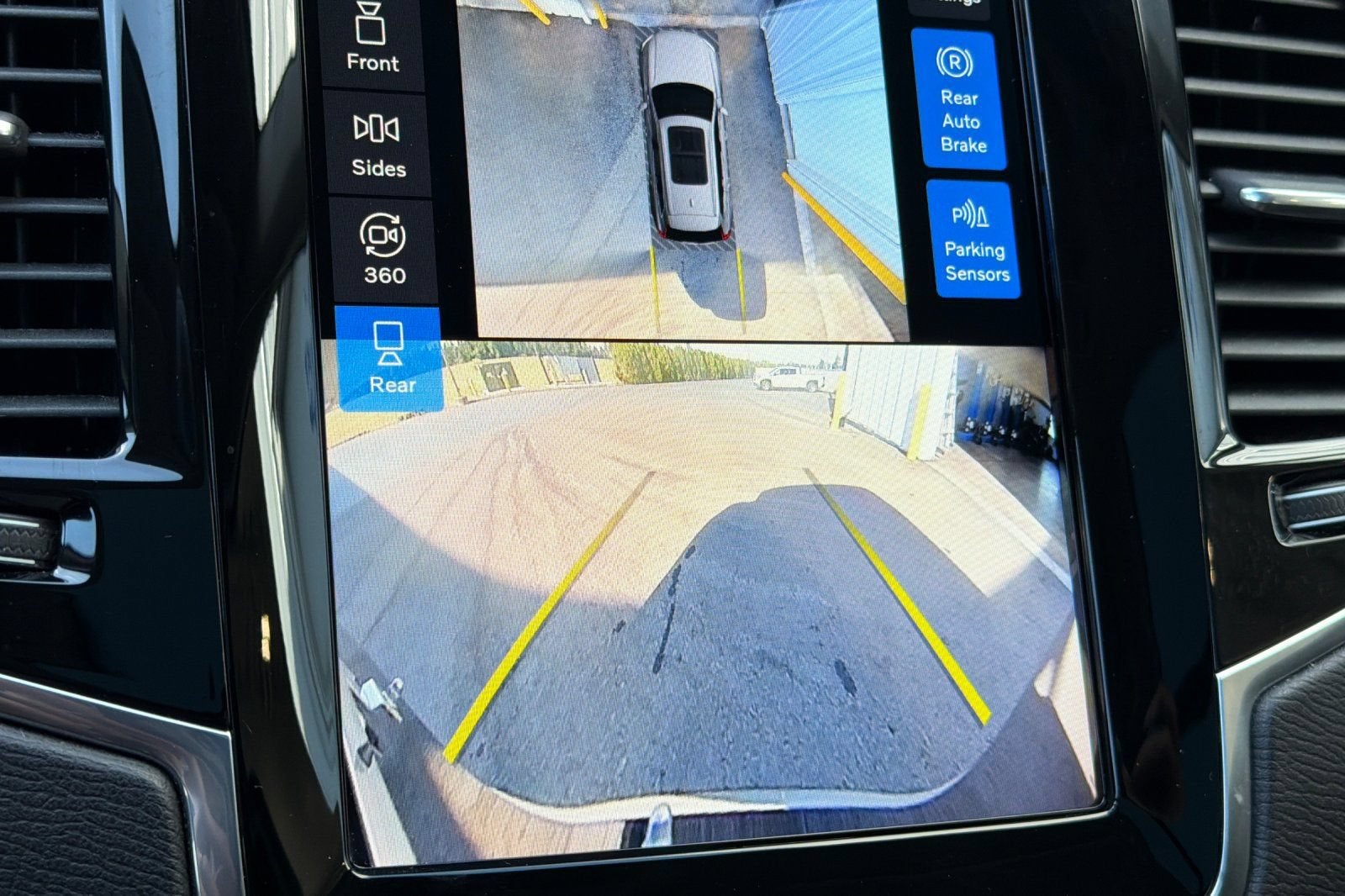2024 Volvo XC90 Plus Bright Theme