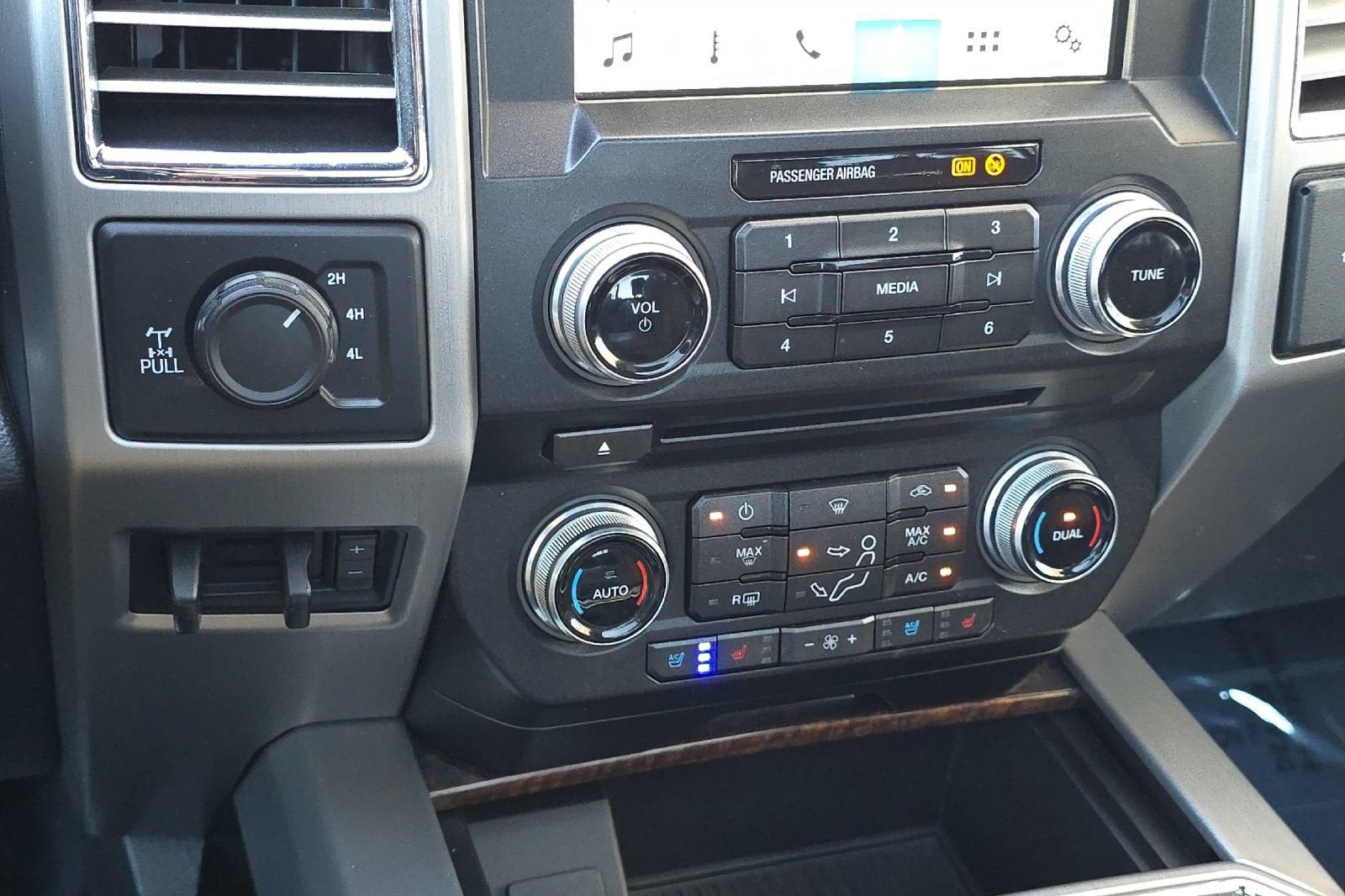 2017 Ford Super Duty F-350 SRW Platinum