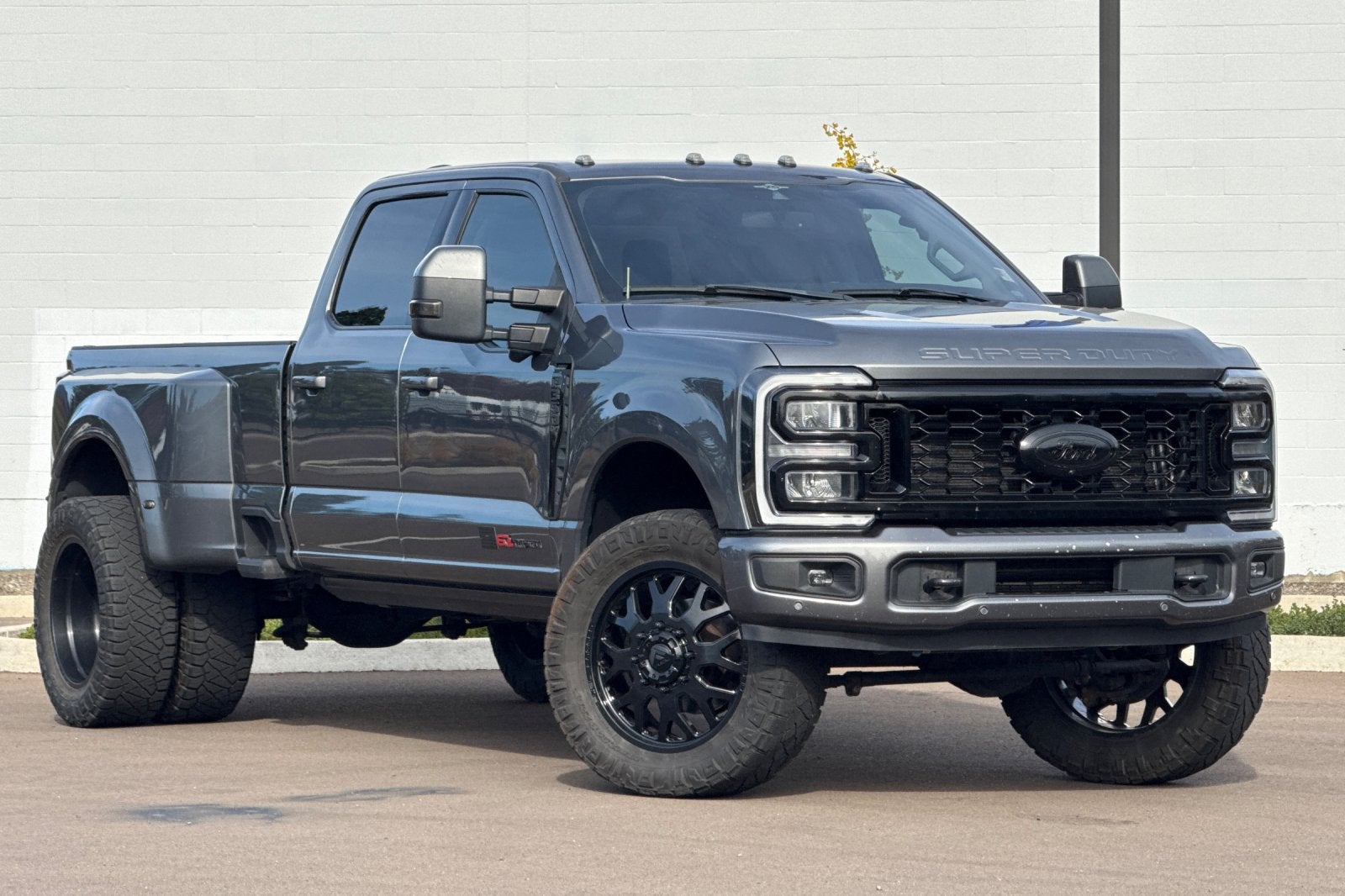 2023 Ford Super Duty F-350 DRW Lariat