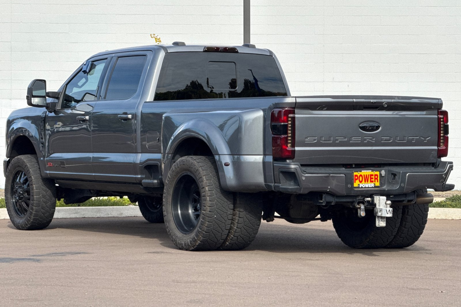 2023 Ford Super Duty F-350 DRW Lariat
