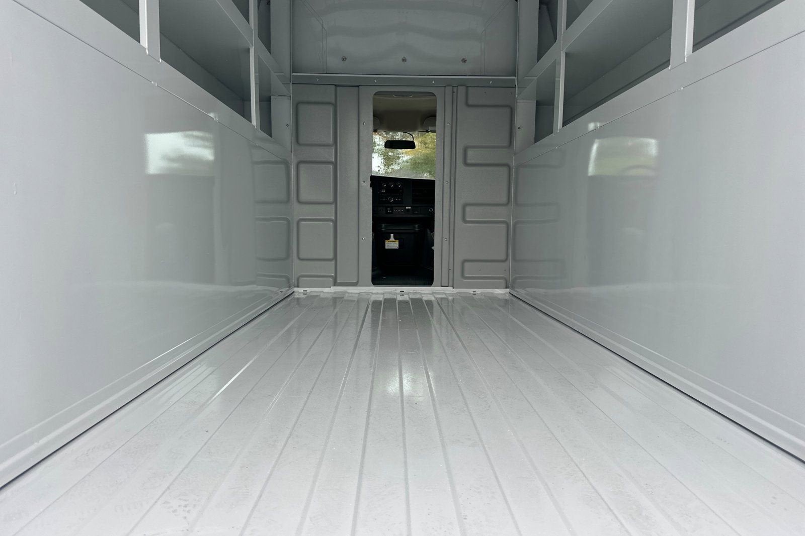 2025 GMC Savana Cutaway 3500 1WT