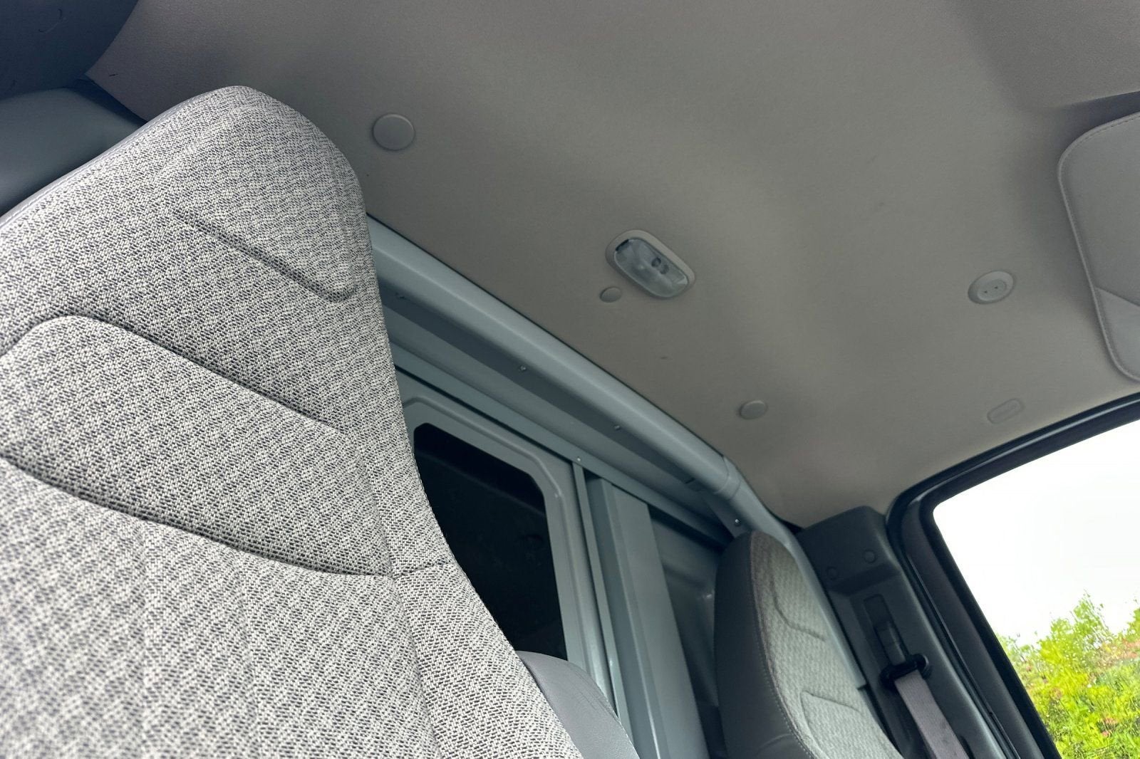 2025 GMC Savana Cutaway 3500 1WT