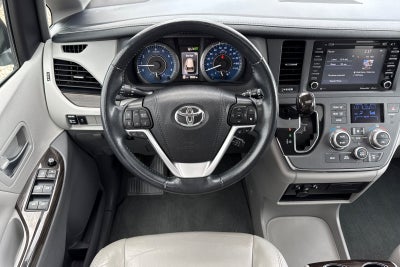 2019 Toyota Sienna XLE Auto Access Seat