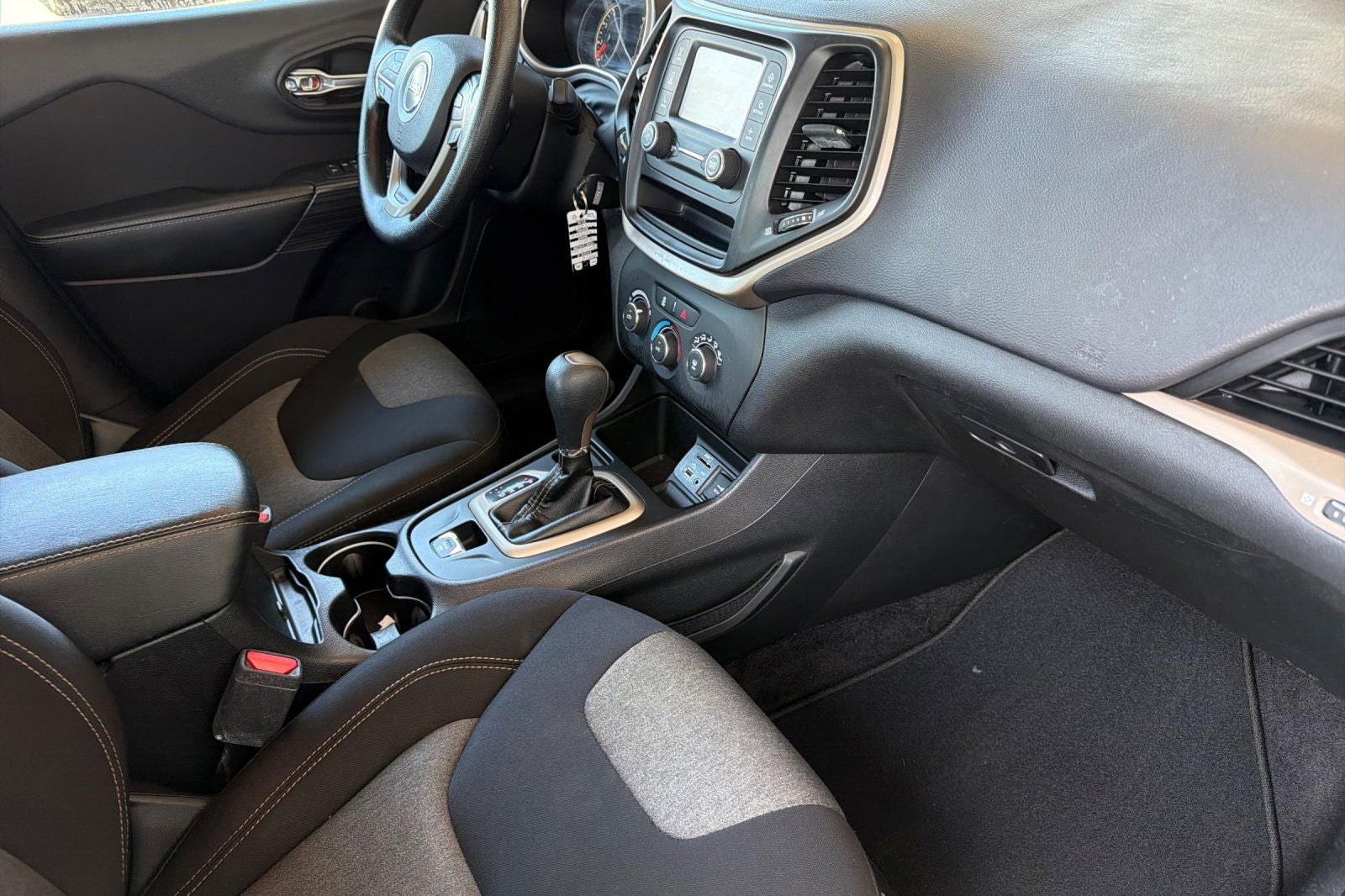 2017 Jeep Cherokee Sport