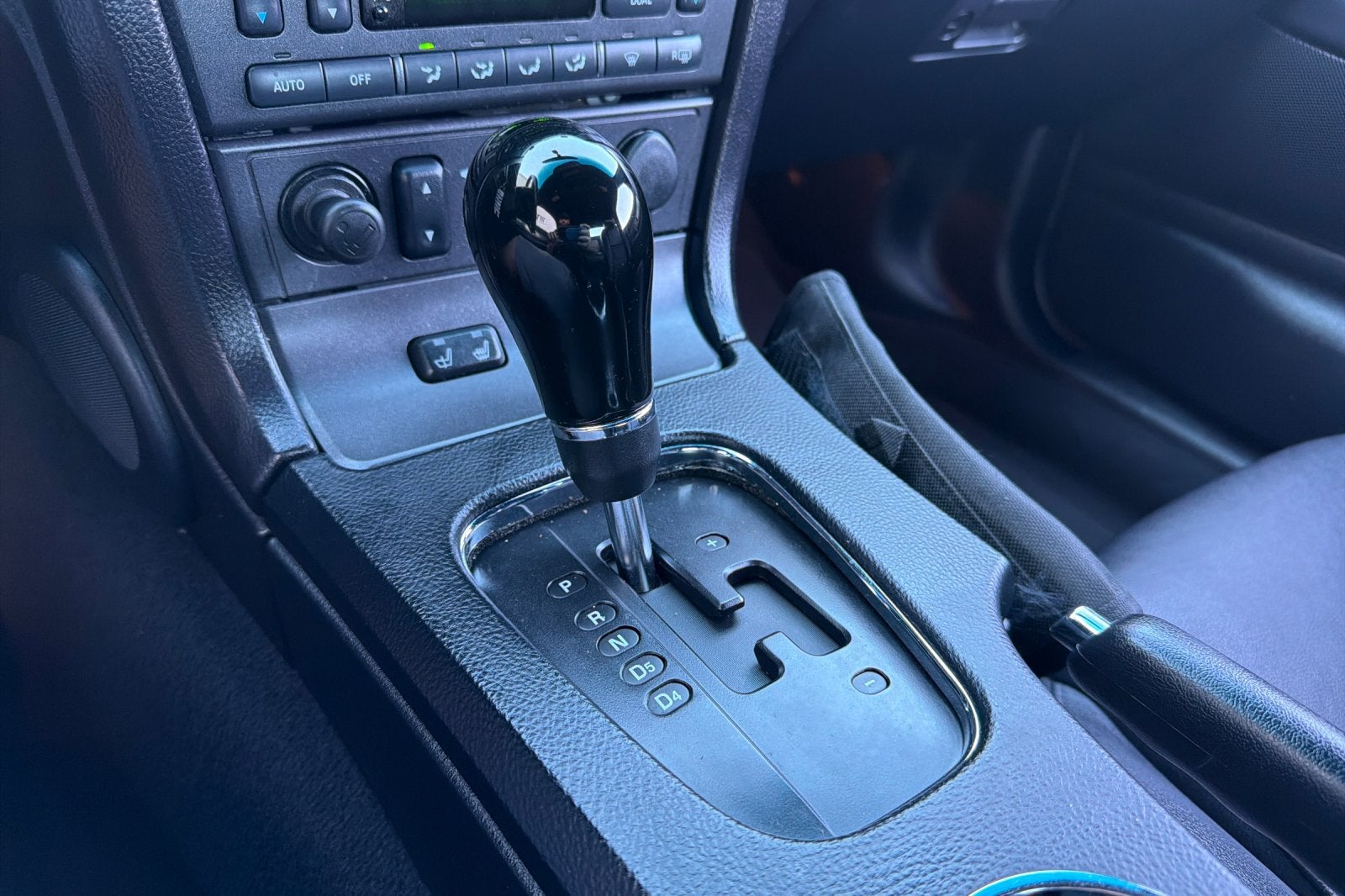 2005 Ford Thunderbird Base