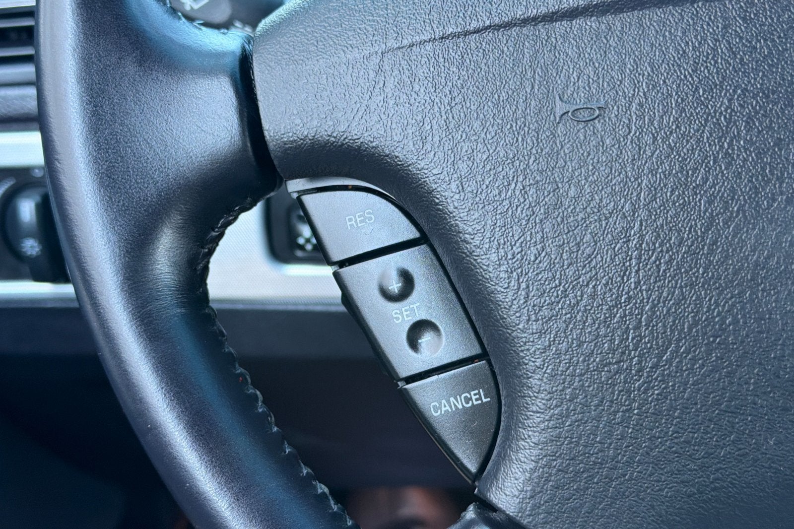2005 Ford Thunderbird Base
