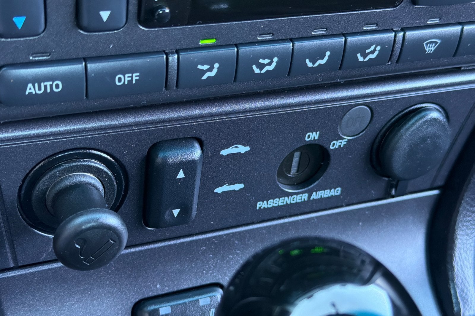 2005 Ford Thunderbird Base