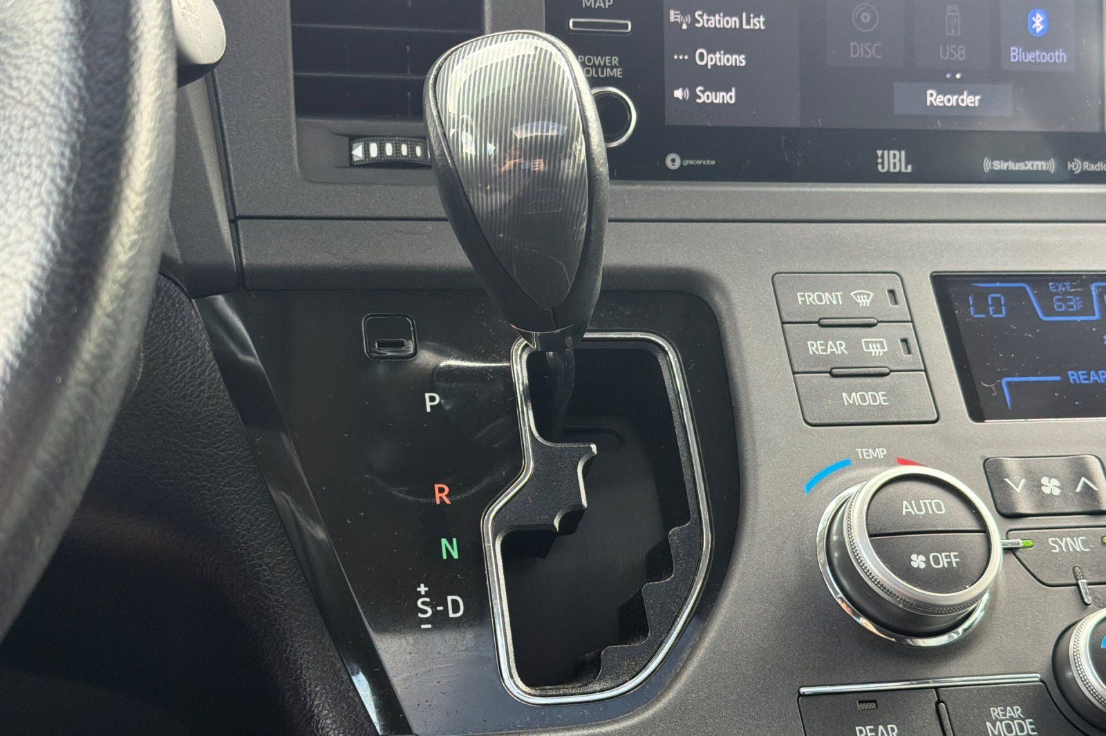 2019 Toyota Sienna SE 8 Passenger