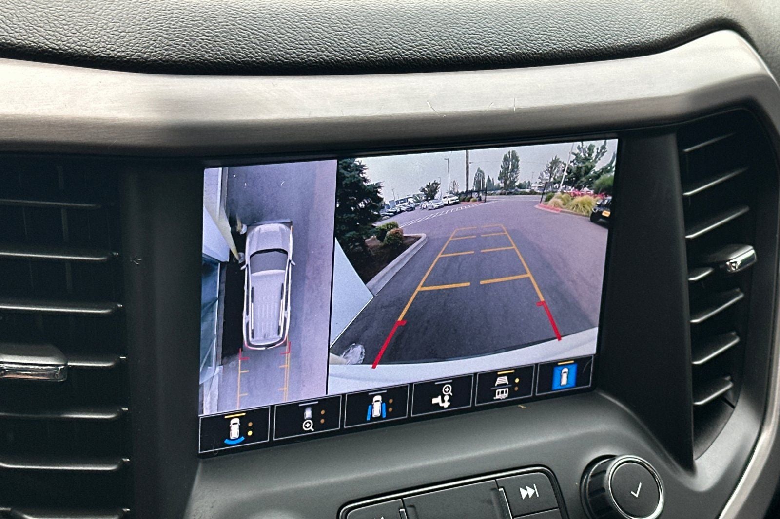 2023 GMC Acadia AT4