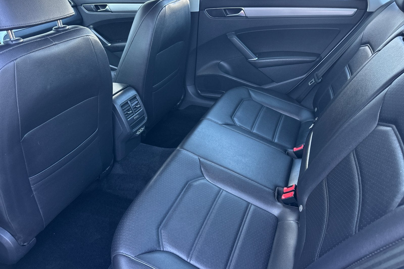 2019 Volkswagen Passat 2.0T Wolfsburg