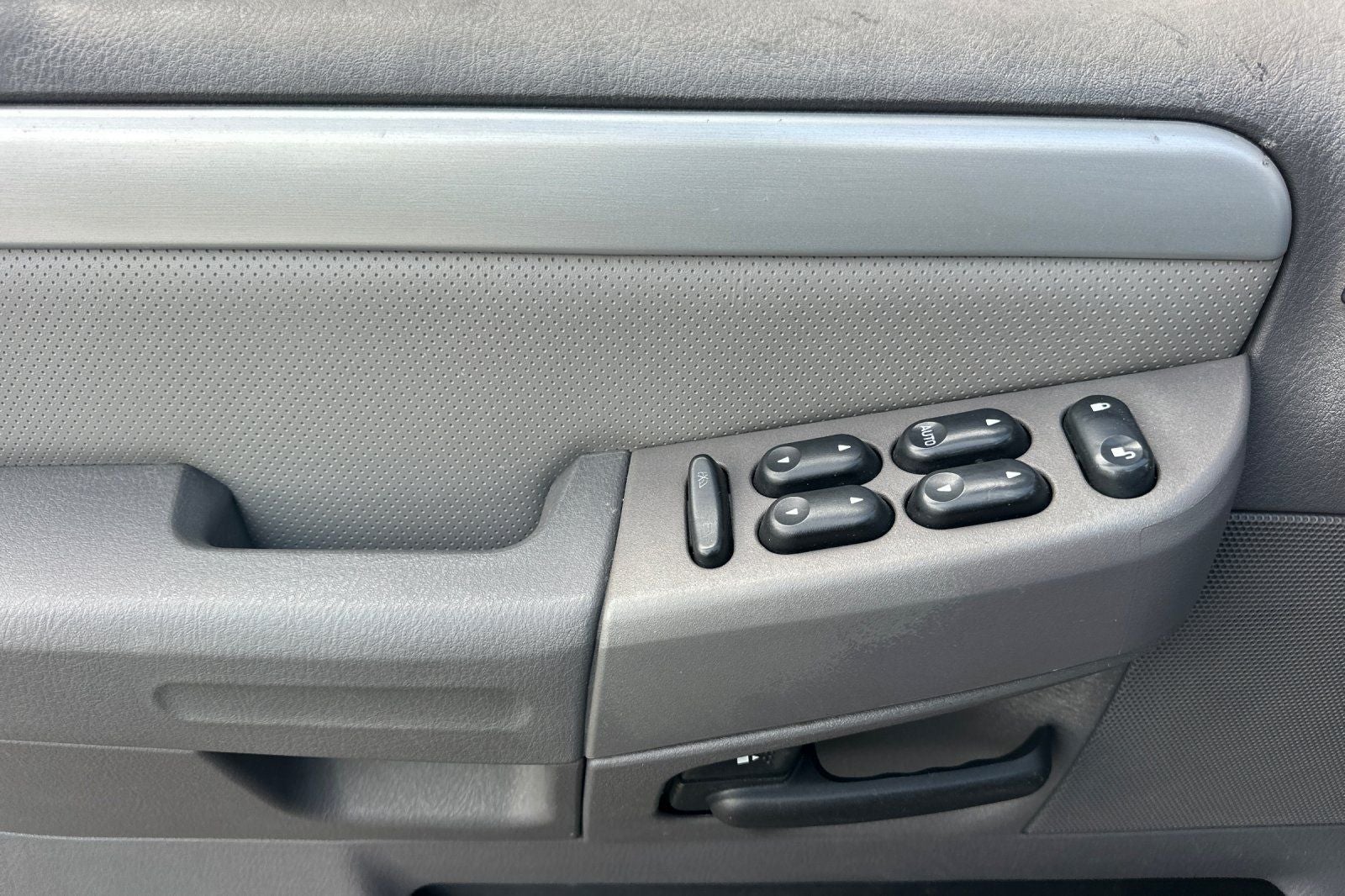 2002 Mercury Mountaineer Base
