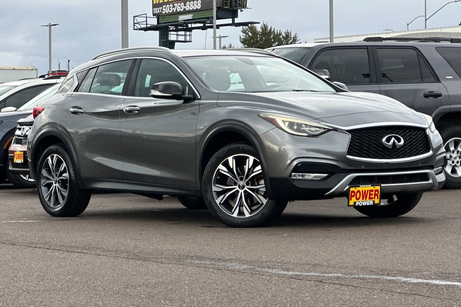 2017 INFINITI QX30 Premium