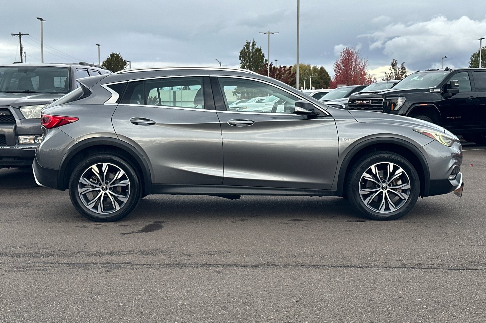 2017 INFINITI QX30 Premium