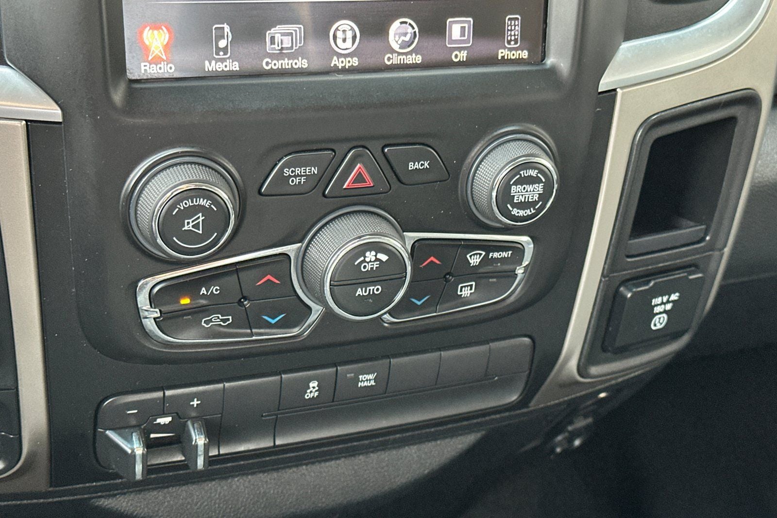 2017 RAM 1500 SLT
