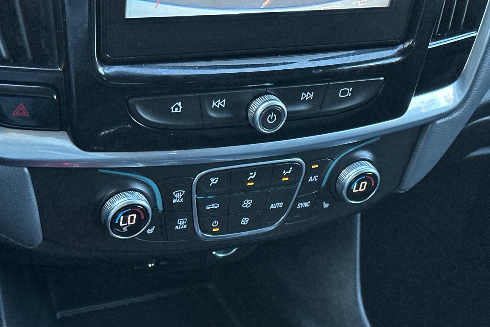 2018 Chevrolet Traverse LT Cloth w/1LT