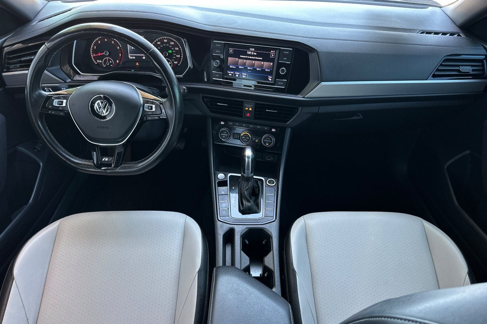 2019 Volkswagen Jetta R-Line
