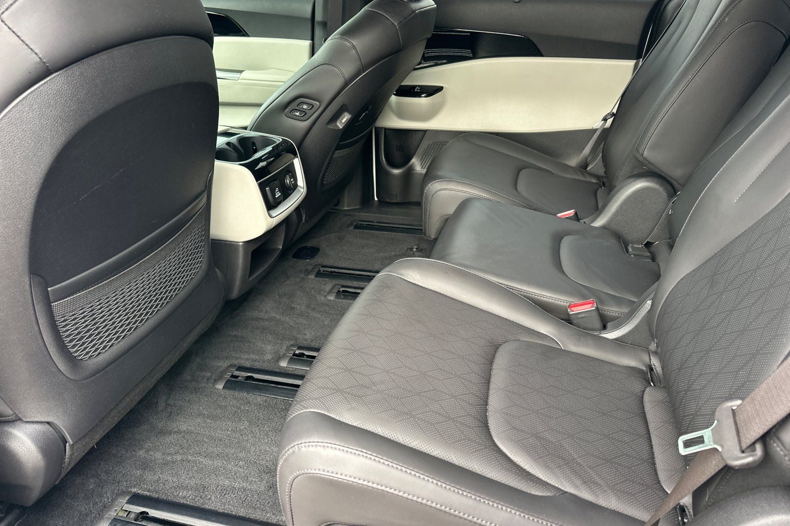 2024 Kia Carnival SX