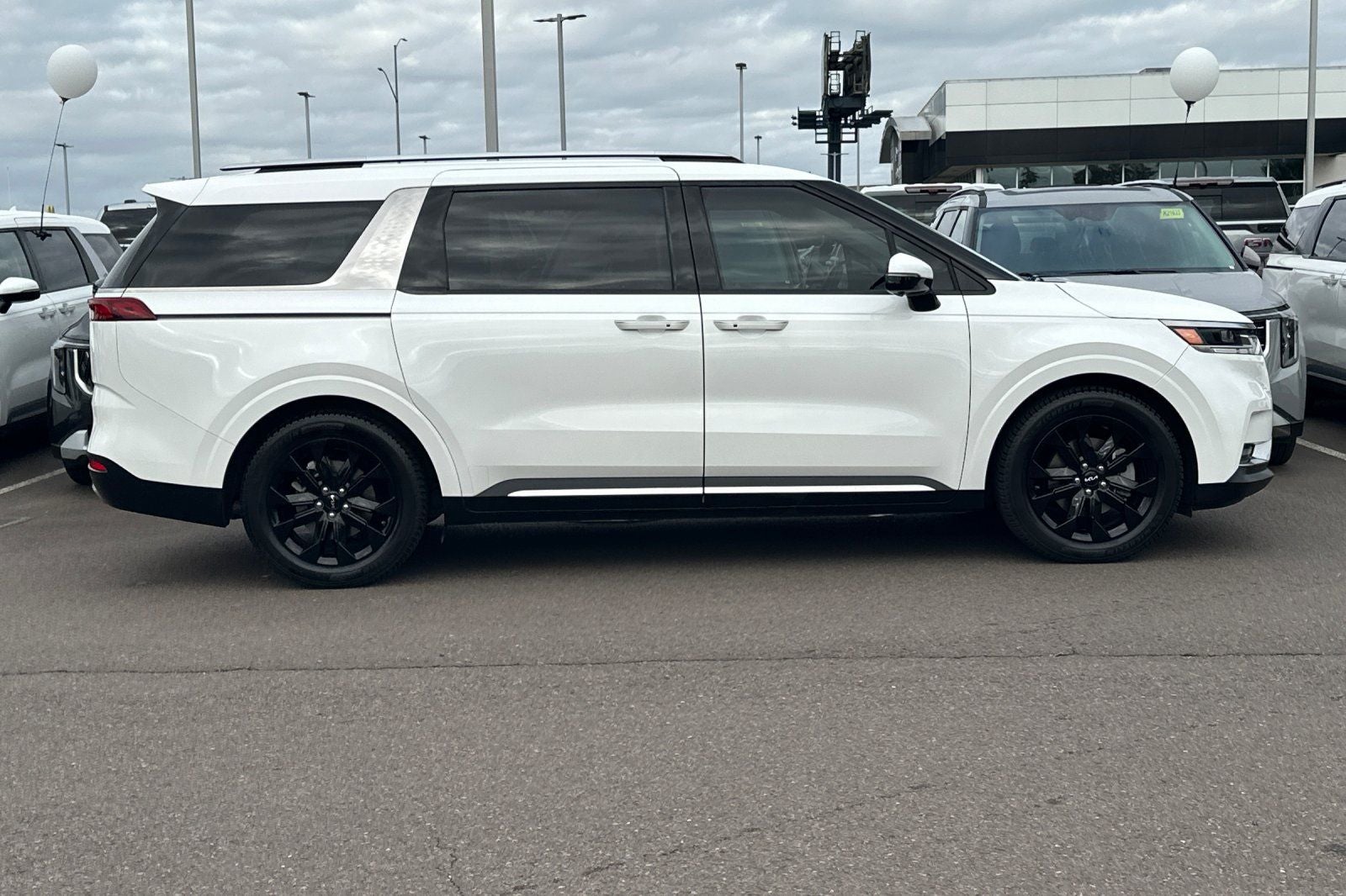 2024 Kia Carnival SX