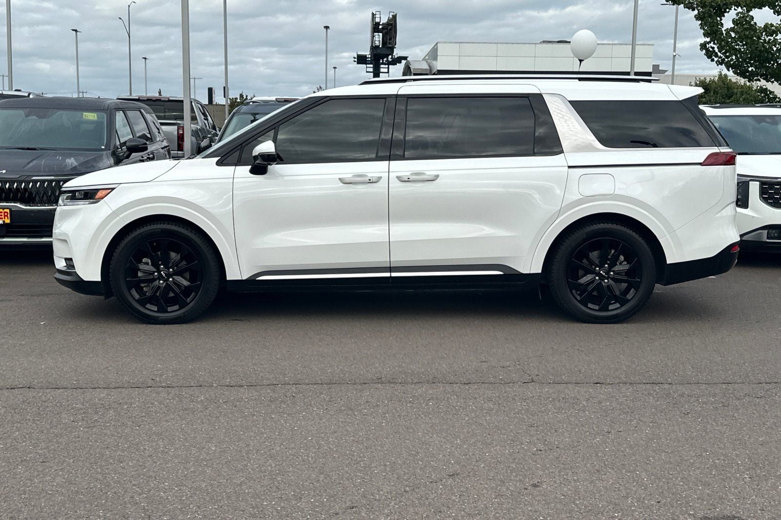 2024 Kia Carnival SX